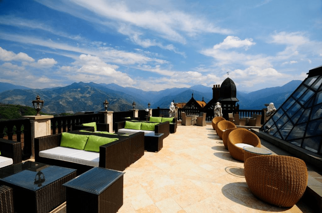 那一抹藏在霧裡的南法鄉村色彩，清境民宿開箱，在暖和壁爐旁邂逅假期