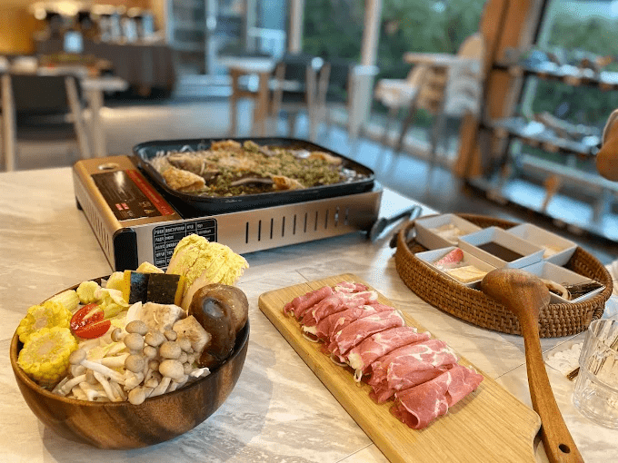 從午後抵達到夜晚微醺，在苗栗叢林開始 Glamping 過一場不用準備的懶人露營