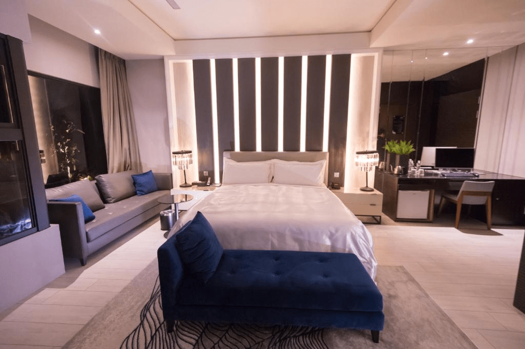 在三重換個節奏住一晚，走進江月行館，把忙碌留在城市外圍