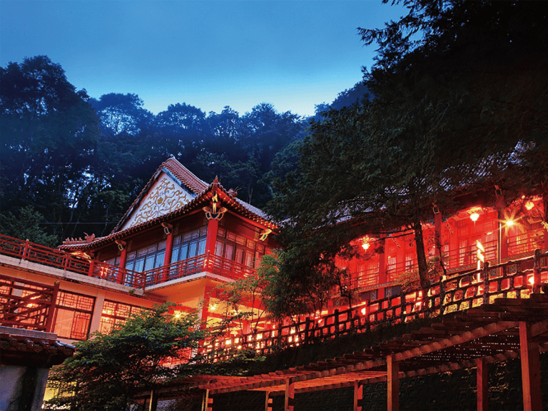 在雲海與山色之上慢慢住一晚，在梨山賓館，把高山雲霧的時間留給旅人