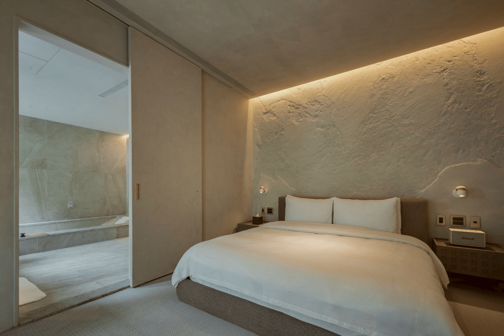 沿著山路走進烏來紅河谷，在蘇卡利・漫活 Villa 展開一段被自然包圍的慢時光