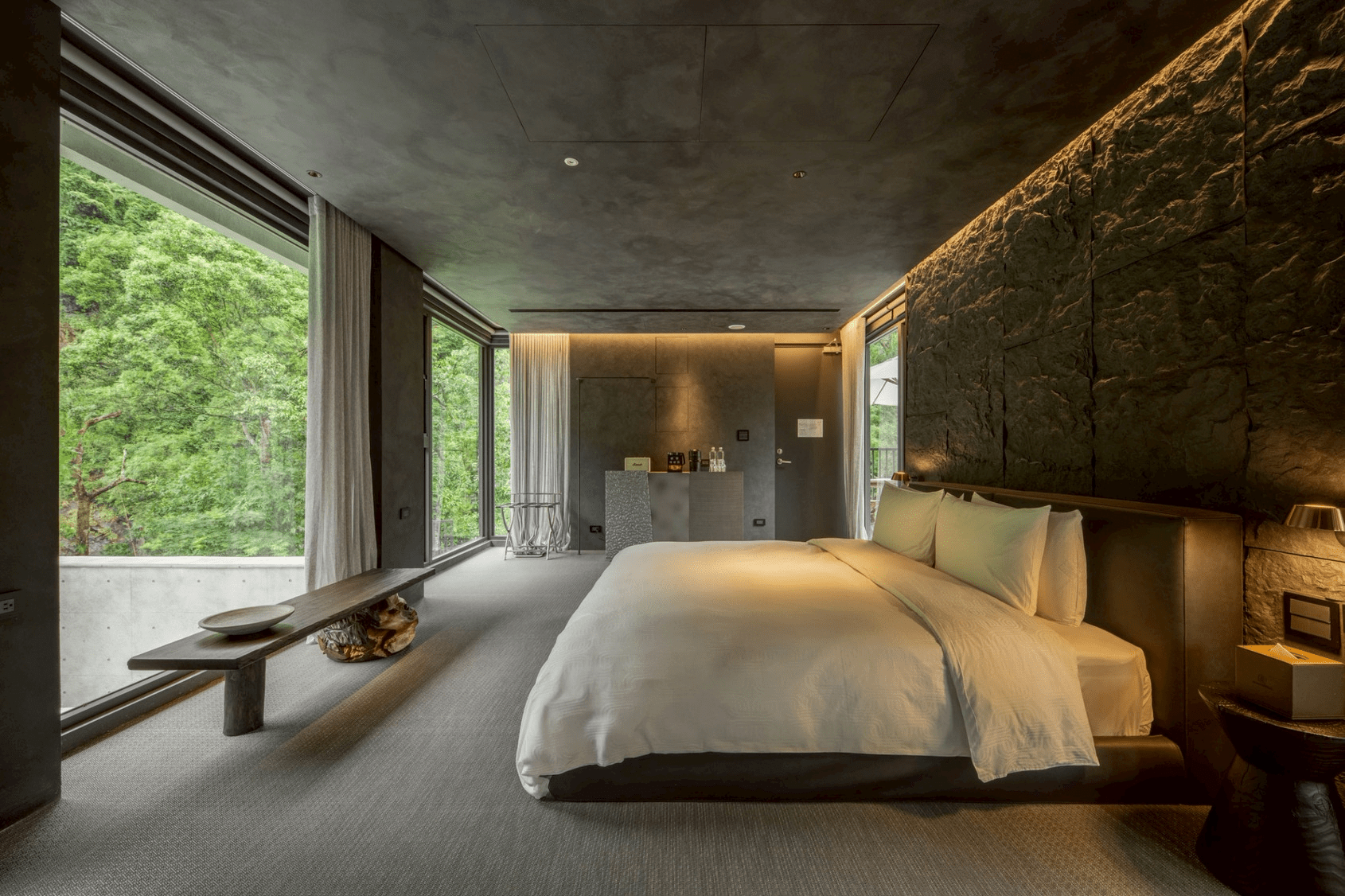 沿著山路走進烏來紅河谷，在蘇卡利・漫活 Villa 展開一段被自然包圍的慢時光