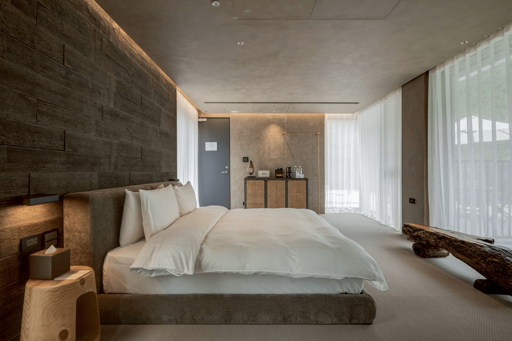 沿著山路走進烏來紅河谷，在蘇卡利・漫活 Villa 展開一段被自然包圍的慢時光