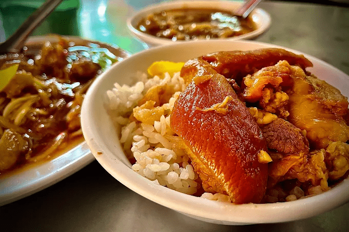 不趕行程的台中住宿選擇，在綠川旁住進凝萃 G11 水岸隱邸，把一天好好收尾