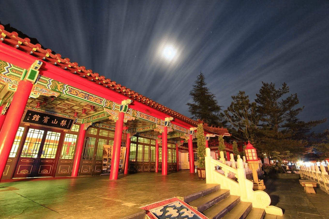 在雲海與山色之上慢慢住一晚，在梨山賓館，把高山雲霧的時間留給旅人