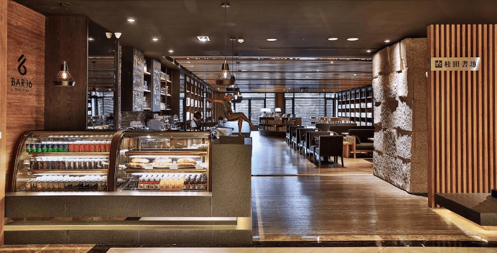 把行李放進台南永康的桂田酒店，在泳池邊與早餐時光之間感受旅行的緩慢