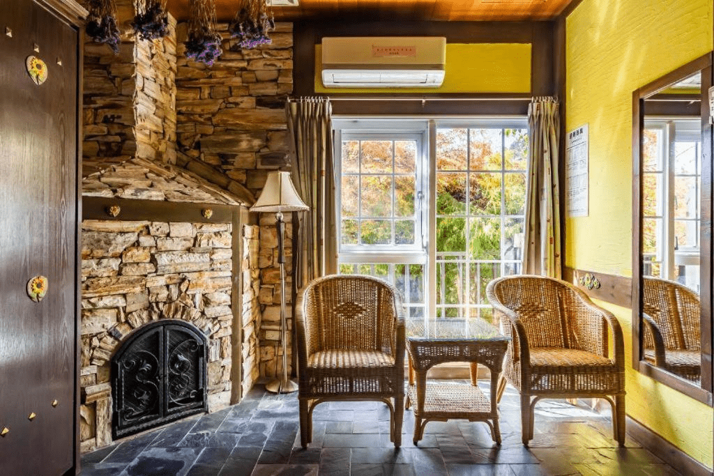 清晨看湖、傍晚等雲，在南投日月潭與清境挑一間願意多住的地方