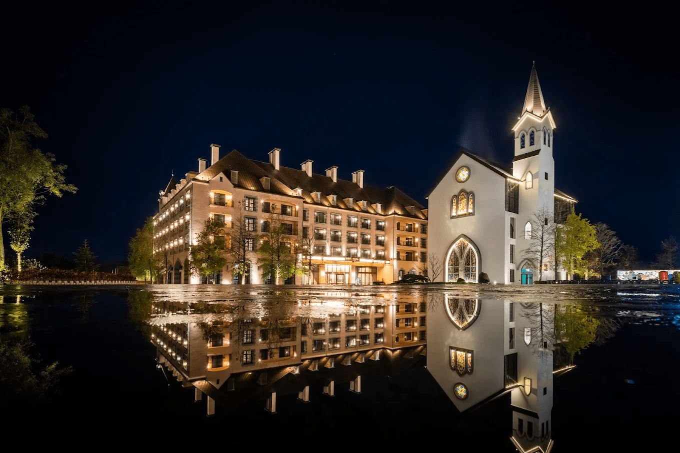 瑞穗天合國際觀光酒店外觀宏偉，宛如歐洲城堡般壯麗