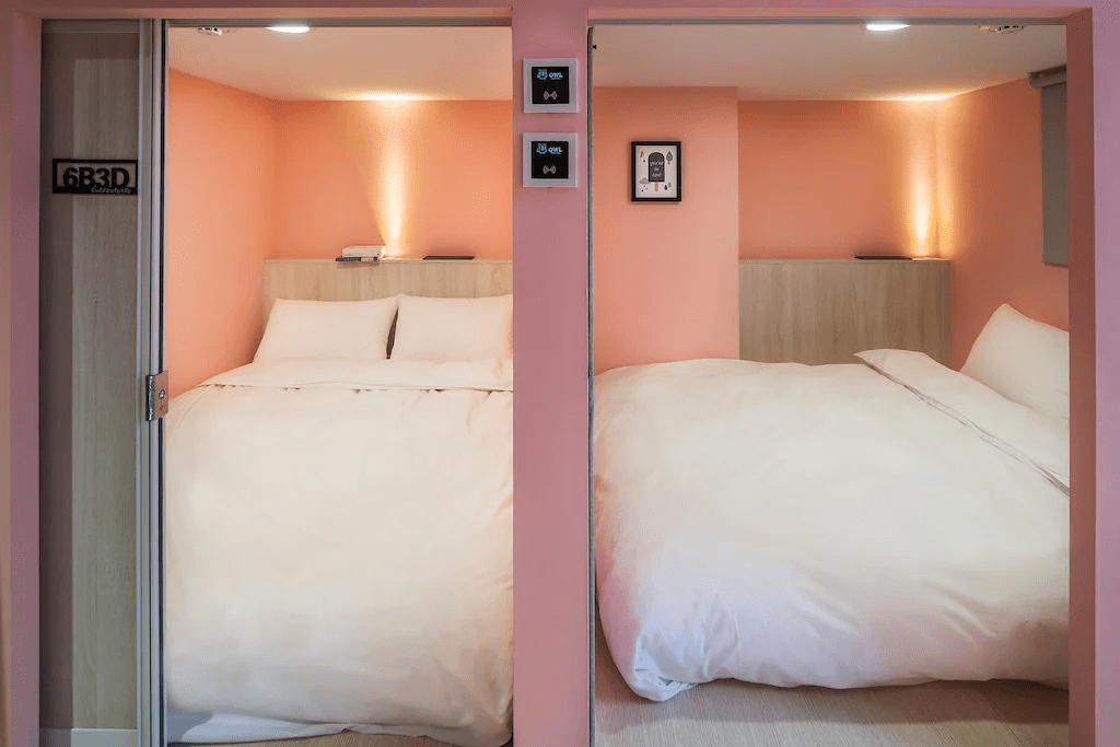 當霧從湖面升起、山色靠近窗邊，這趟南投住宿，剛好讓人想多住一晚