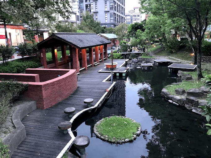 不趕行程的礁溪一日遊,沿著溫泉熱氣與美食香味走完一整天