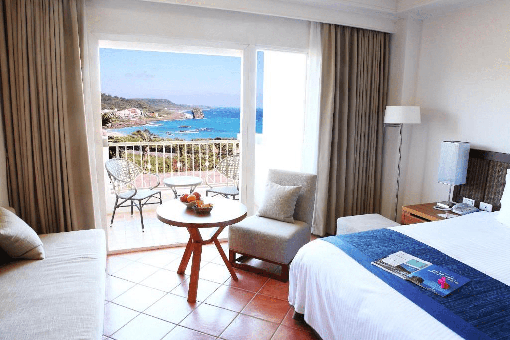 在海岸、城市之間來回切換，用福容大飯店串起一段不趕行程的台灣旅行