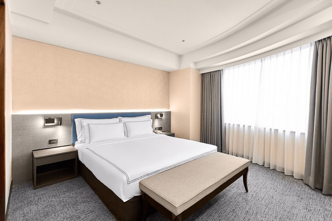 在海岸、城市之間來回切換，用福容大飯店串起一段不趕行程的台灣旅行