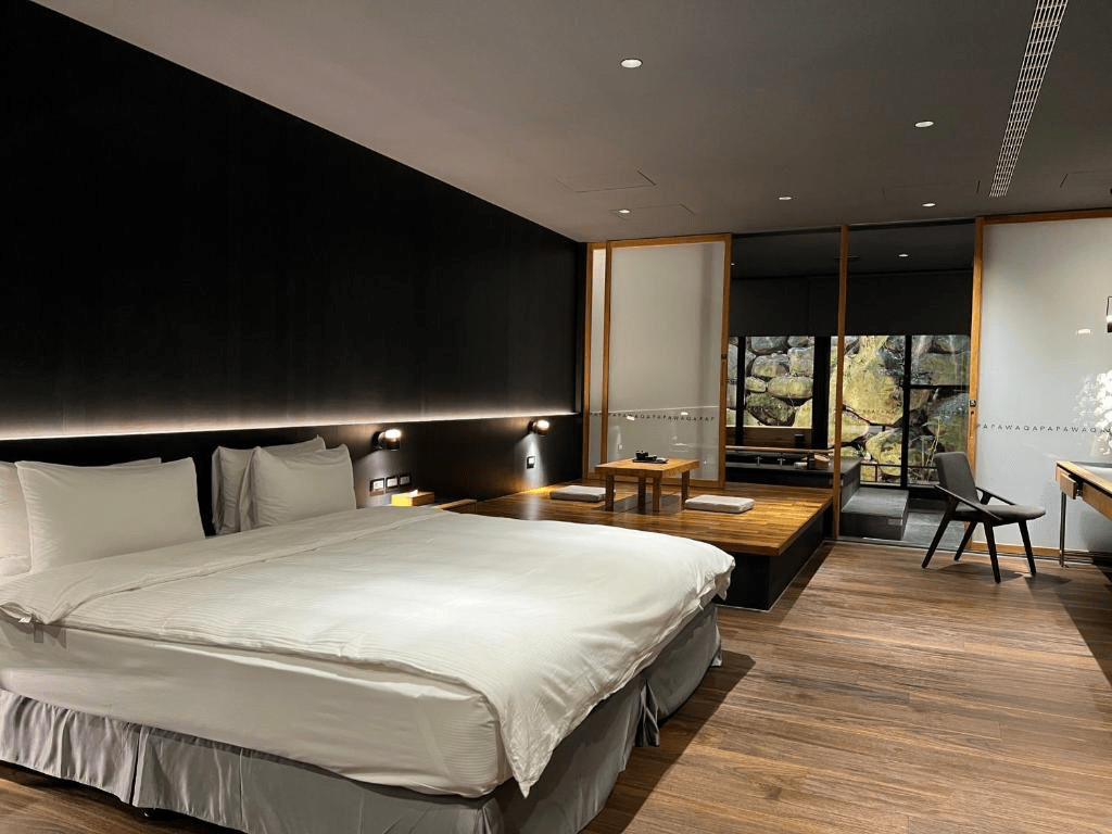 在山林與清水模之間，走進泰安觀止會館，用溫泉與山風找回身體的節奏