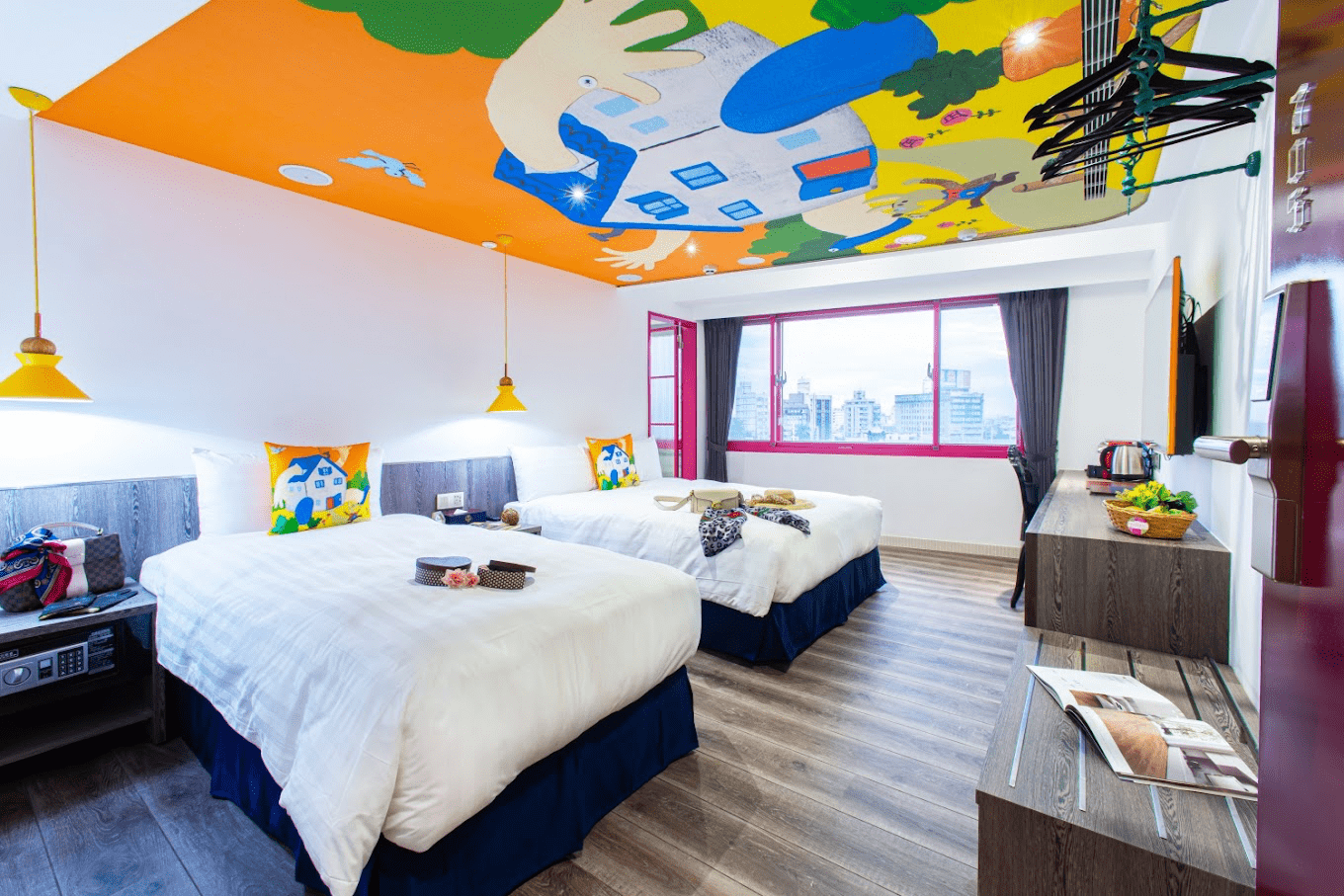 從熱鬧的夜市到舊城水岸，這些台中飯店，陪你把住宿過成旅行的一部分