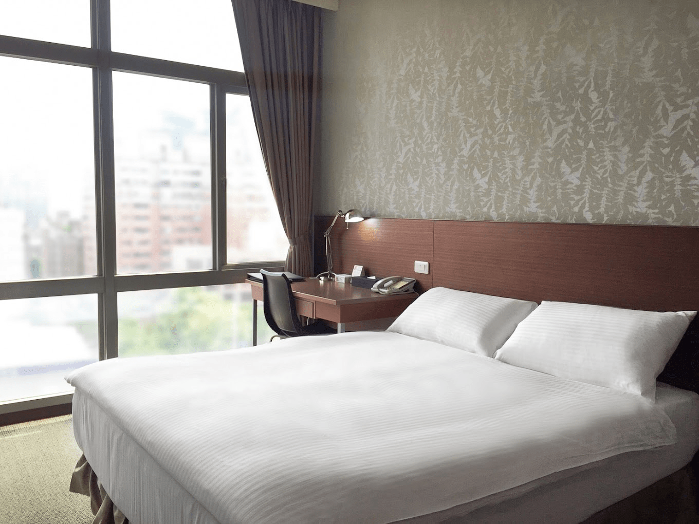 從熱鬧的夜市到舊城水岸，這些台中飯店，陪你把住宿過成旅行的一部分