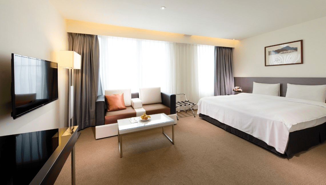 在新竹風城一夜，把城隍廟的香氣、公園的綠意，慢慢變成旅行的一部分