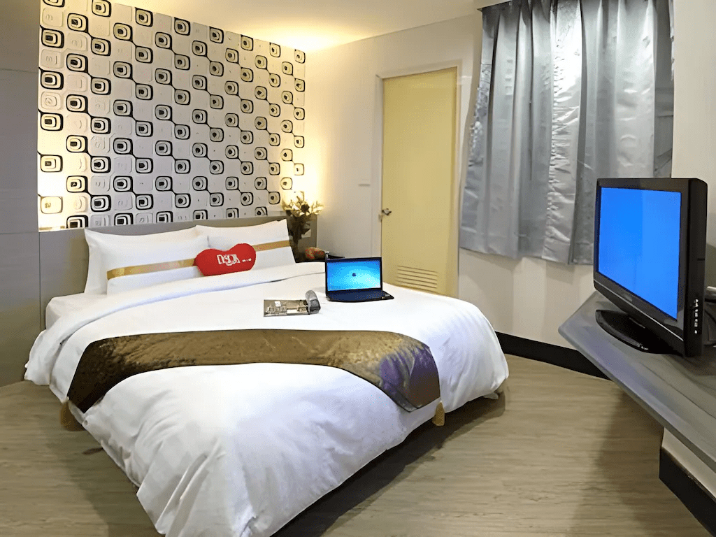 在新竹風城一夜，把城隍廟的香氣、公園的綠意，慢慢變成旅行的一部分