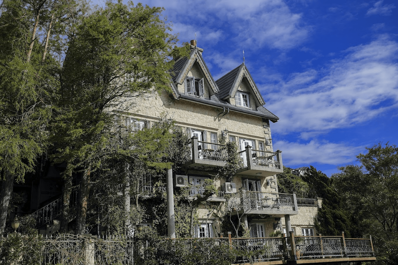 在雲海與山巒之間住一晚，清境把時間拉長，讓旅行慢慢變成生活的樣子