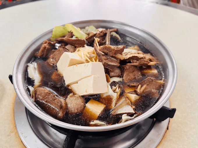 午後抵達台東，住進知本溫泉旅宿，在山谷裡泡湯過夜，讓身體先回家