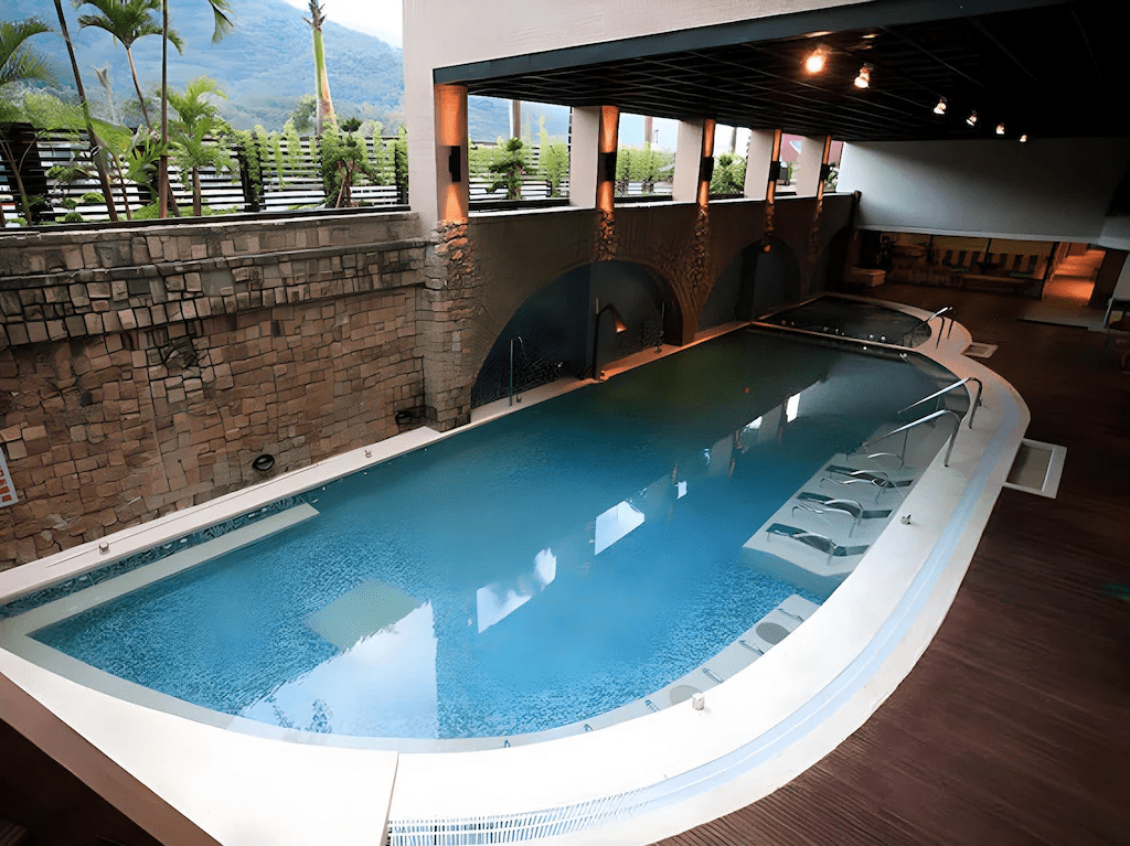 午後抵達台東，住進知本溫泉旅宿，在山谷裡泡湯過夜，讓身體先回家