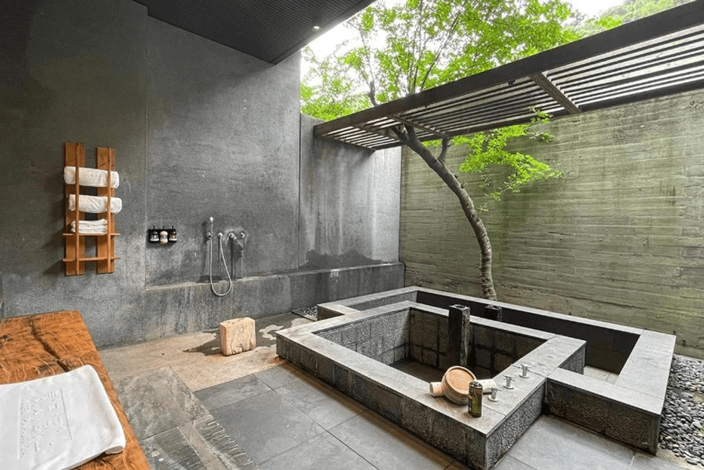 當山嵐升起,我在苗栗泰安溫泉泡湯,把一段安靜的午後留給自己