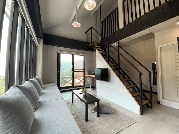 不趕日出也不急下山，在阿里山挑一間能陪你看完雲海的住宿