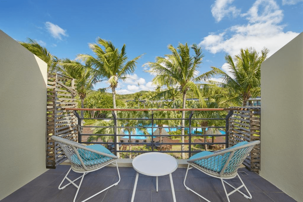 在國境之南把時間慢慢放下，住進墾丁凱撒，讓海風與陽光完成這趟渡假