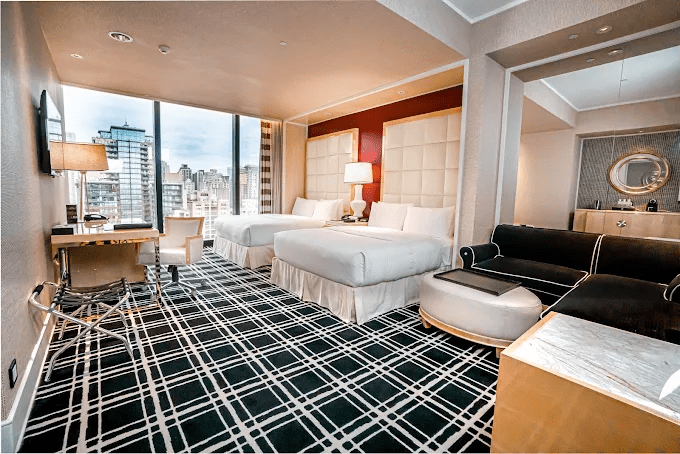 沿著台中的街道走一段路,住進舒服的飯店,讓一天在夜色裡慢慢收尾