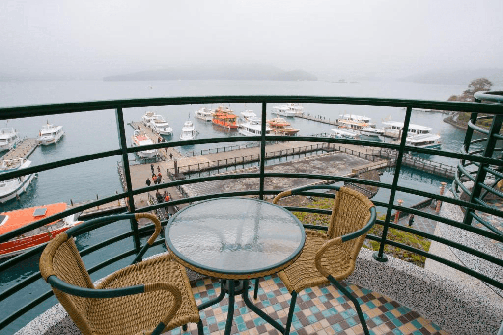 住進湖光與時間交會的地方，為想慢下來的旅程精選日月潭五種住宿風景