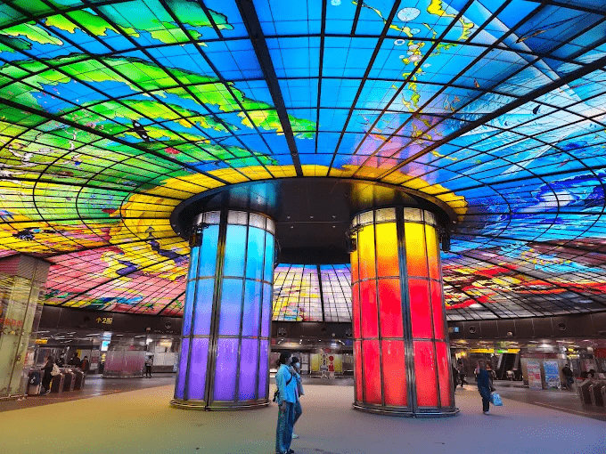 從海邊到城市中心，在高雄用步行與停留感受港都風景慢慢展開的節奏