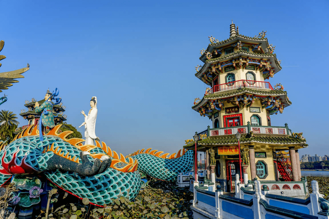 從海邊到城市中心，在高雄用步行與停留感受港都風景慢慢展開的節奏