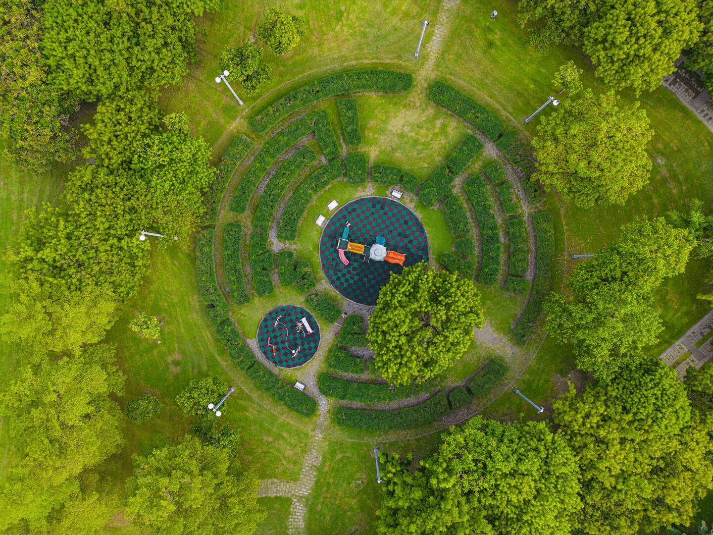 從輕軌車窗看高雄港都展開，沿線景點串起一場剛剛好的城市漫遊