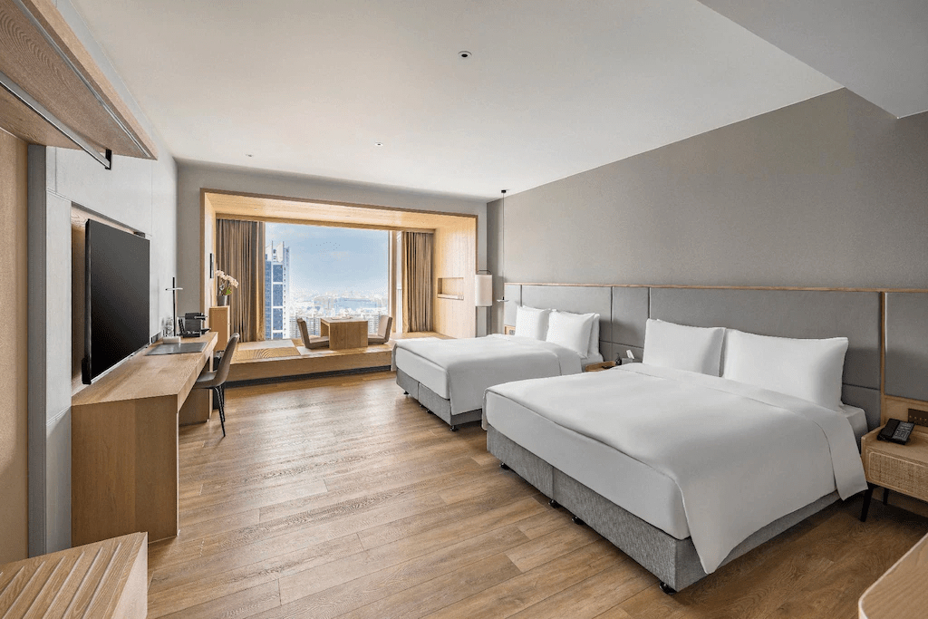 沿著港灣走進高雄住宿日常，在市心與海風之間找到讓旅程慢下來的落腳處