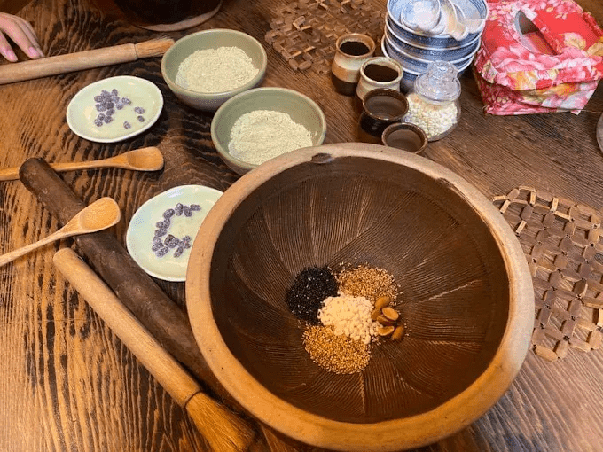 色澤誘人的客家擂茶，是午後最棒的休閒飲品