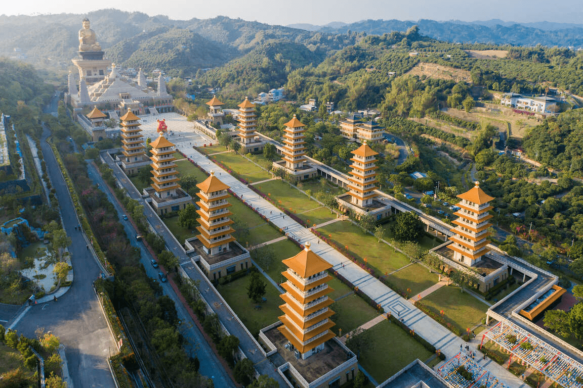 從舊鐵橋出發探索高雄大樹景點，在濕地風景與佛光山之間放慢腳步