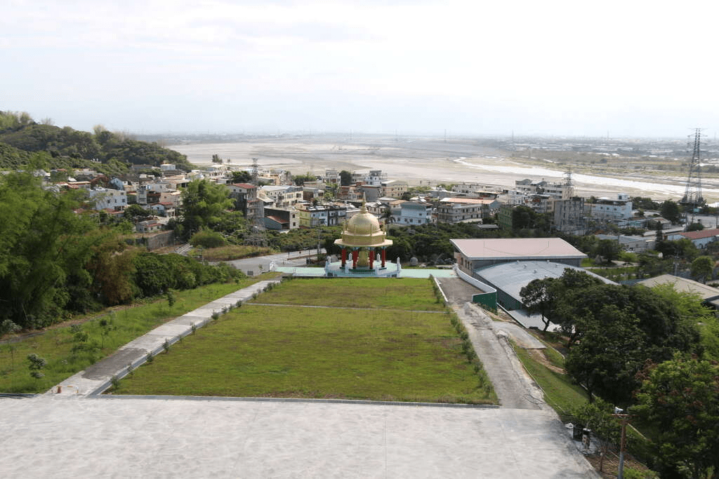 從舊鐵橋出發探索高雄大樹景點，在濕地風景與佛光山之間放慢腳步