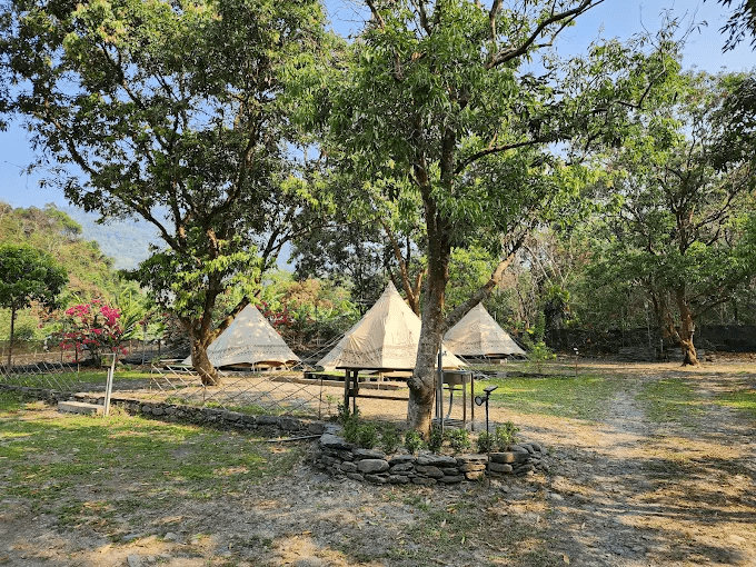 從城市轉進高雄茂林的情人谷溫泉,讓身體在山林溪谷裡找到剛好的停靠