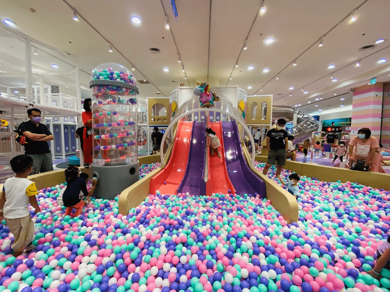 建築樂園 HIGH5 中和環球館｜新北最大室內親子放電樂園，雨天也能玩一整天！