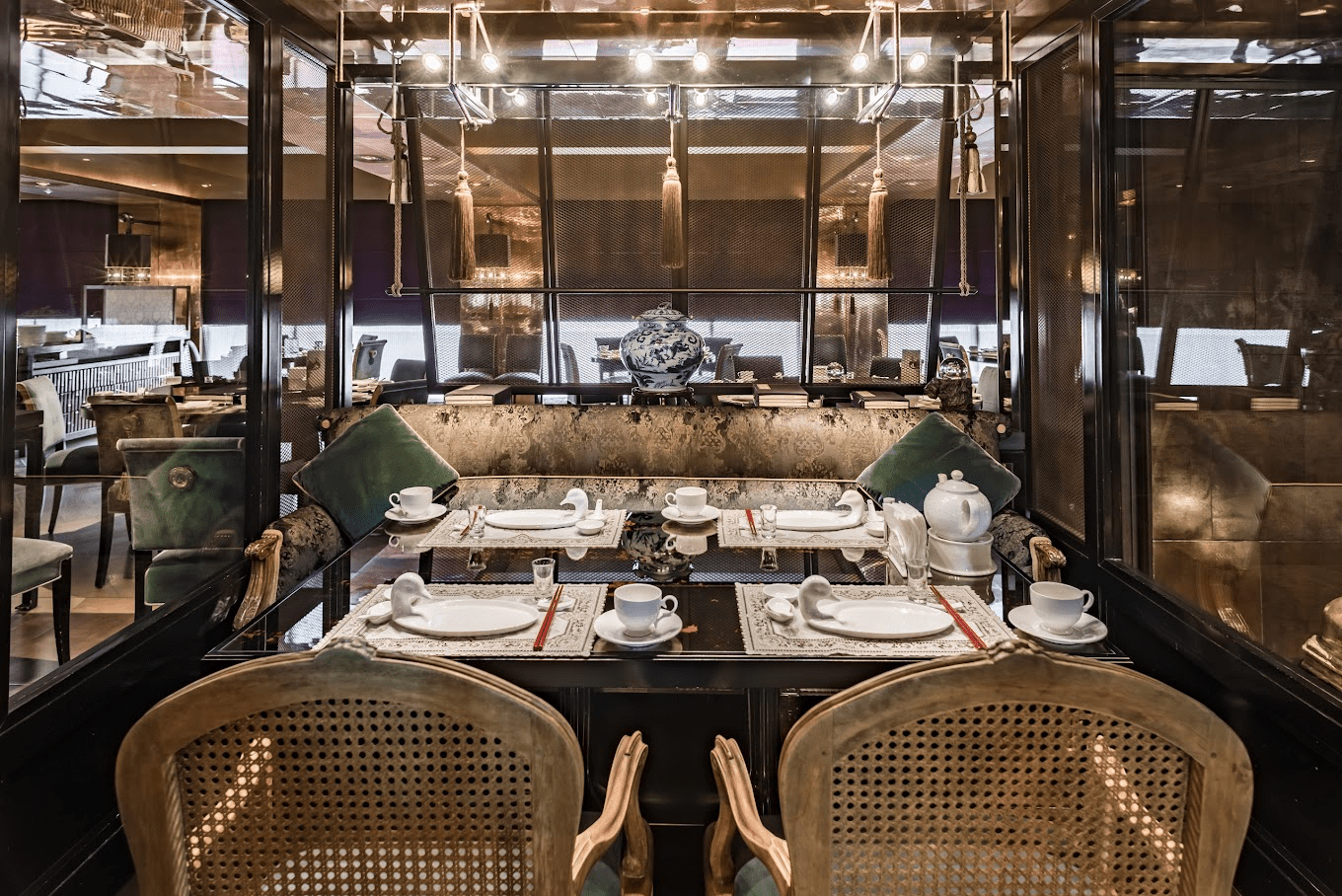 在台北車站之上，住進一座歐洲古堡，君品酒店把城市的喧囂都留在門外