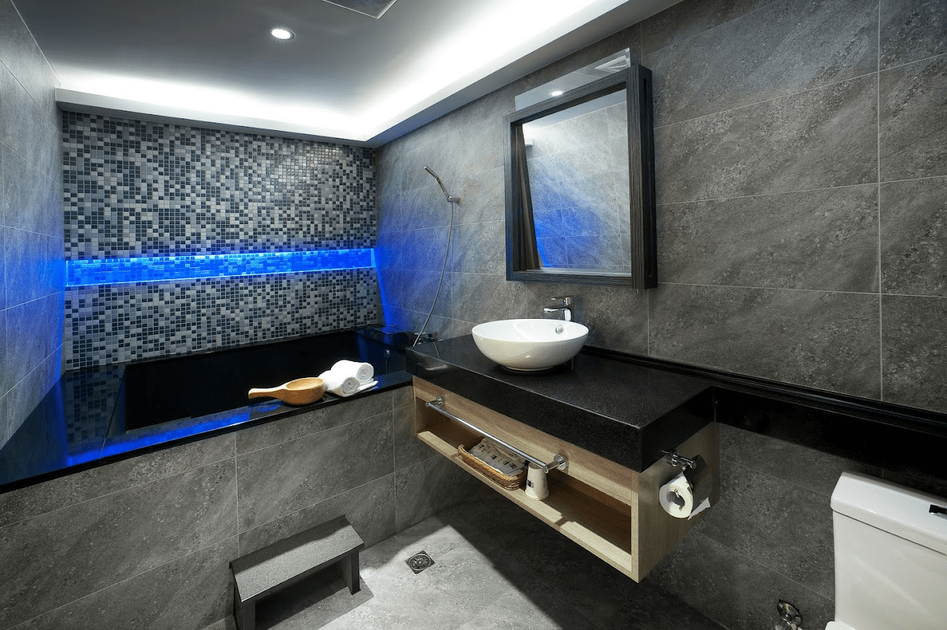 在霧氣與湯煙之間慢慢住一晚,選一間礁溪的溫泉住宿,住進風景與日常