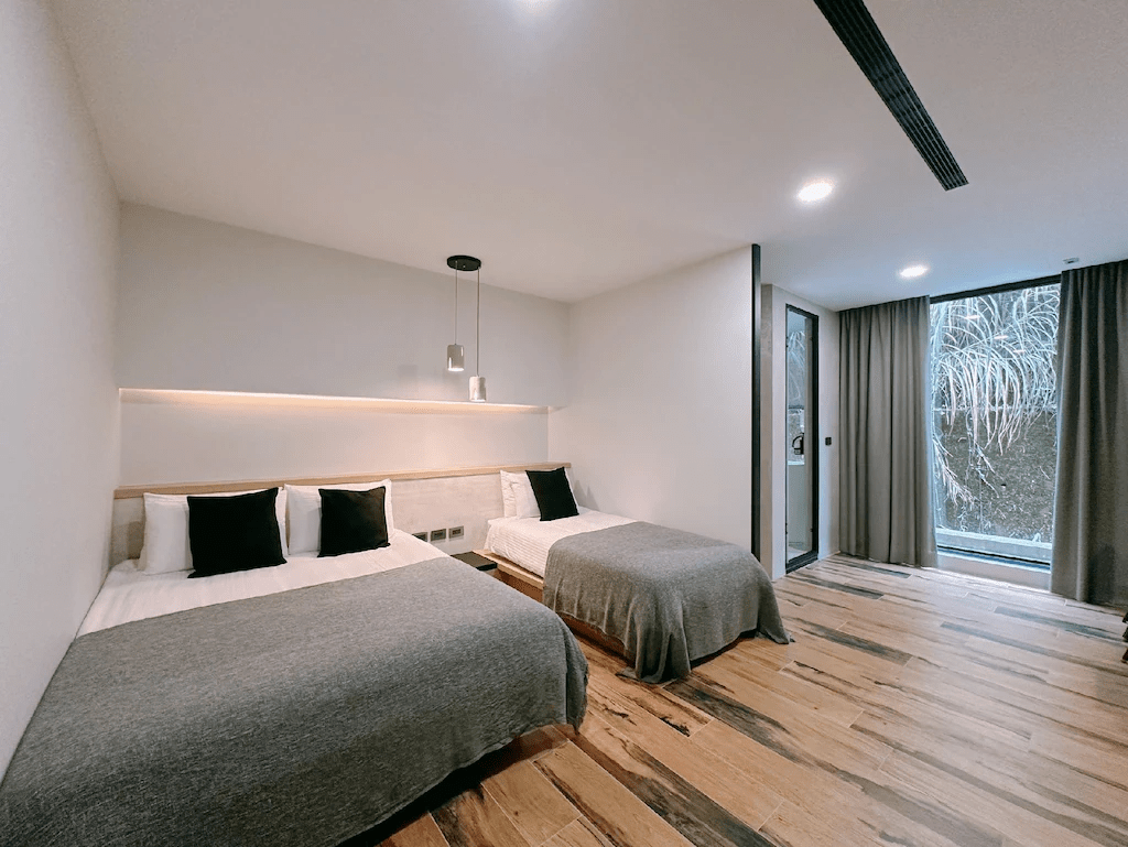 走過碼頭與林間小路，在日月潭民宿停留一晚，讓旅程留下溫度