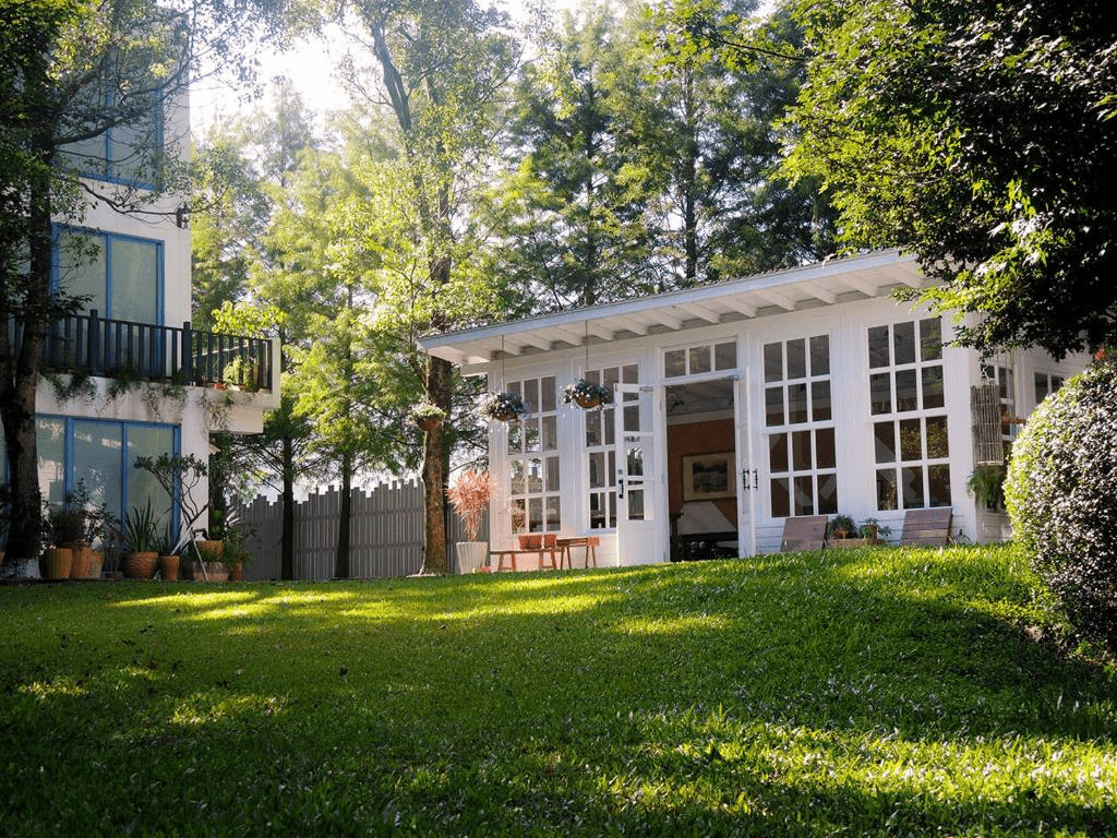 當午後光線落進南投埔里,小鎮景點、酒廠散步與一晚好住的旅行就這樣展開