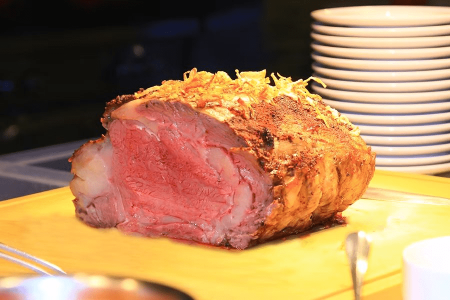 結束白天行程後坐進台中林酒店森林百匯,讓用餐成為旅途的緩慢段落