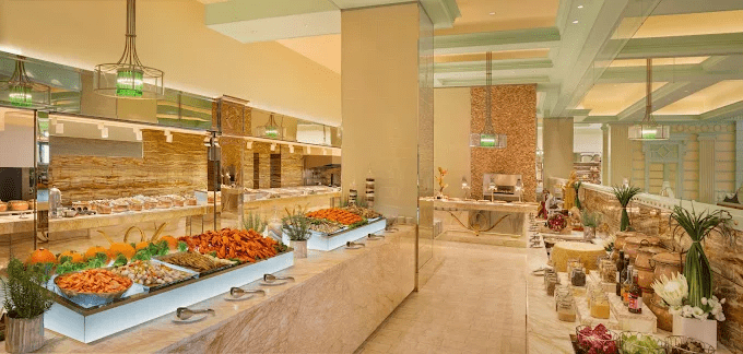 結束白天行程後坐進台中林酒店森林百匯,讓用餐成為旅途的緩慢段落