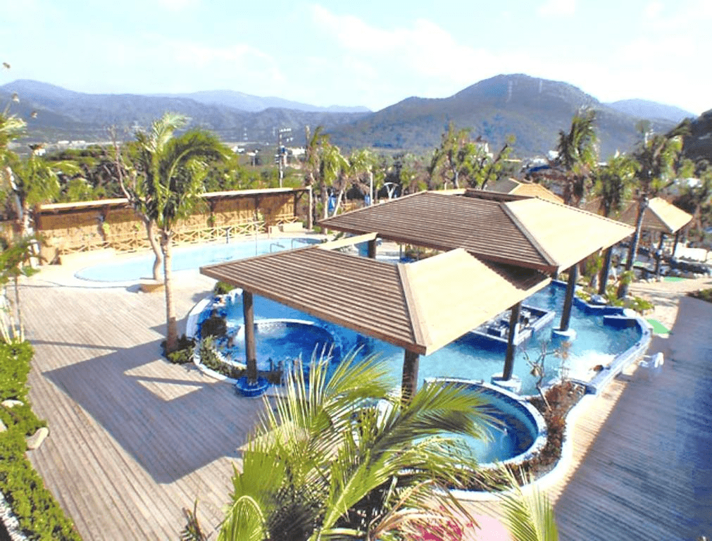 離開人潮走進四重溪溫泉湯屋，在安靜空間裡完成一場真正的放鬆停留