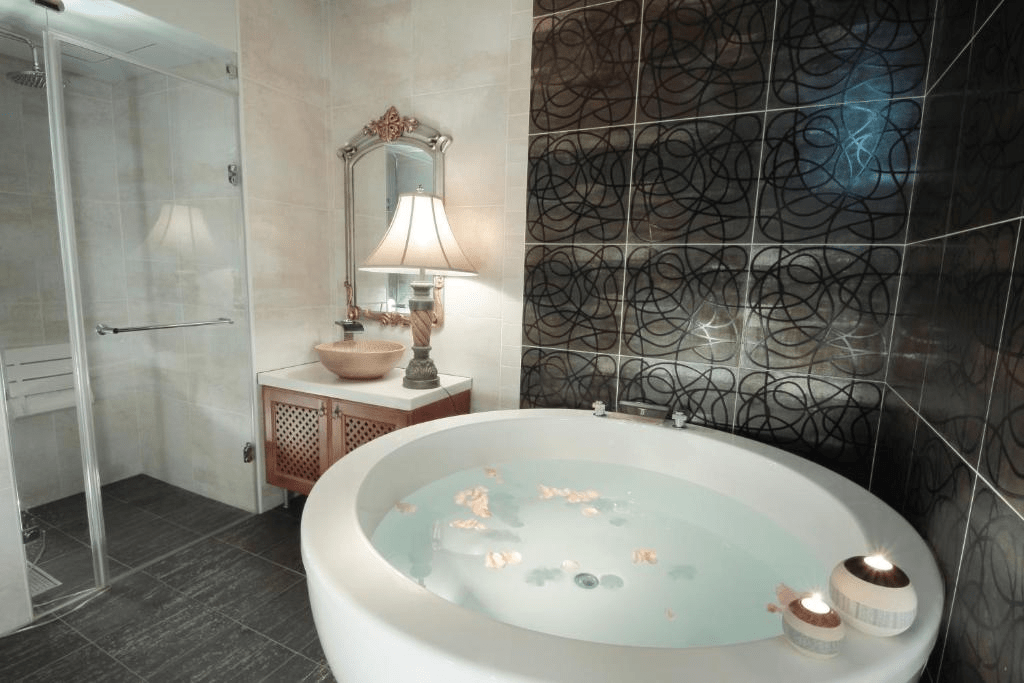 週末走進宜蘭礁溪泡湯過夜，在溫泉飯店與民宿之間慢慢選一晚好眠