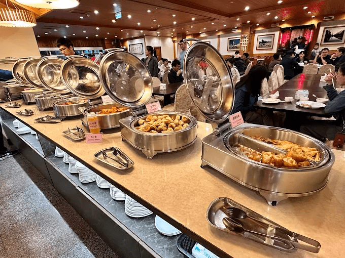 順著蜿蜒山路走進新竹五峰，雪霸休閒農場用雲海與山林迎接一段不趕行程的旅程