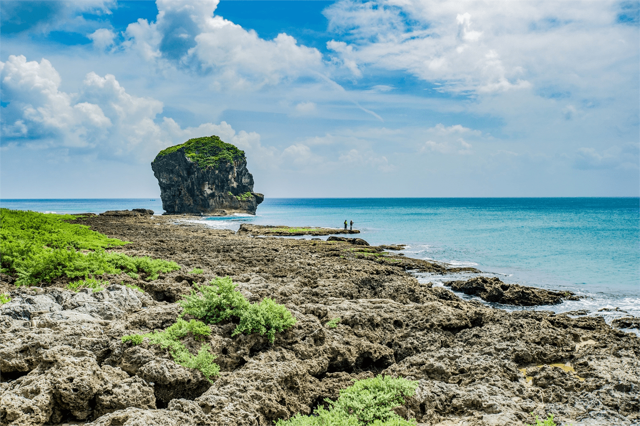 順著陽光與海線前行，在屏東墾丁國家公園收藏屬於南方的風與空氣