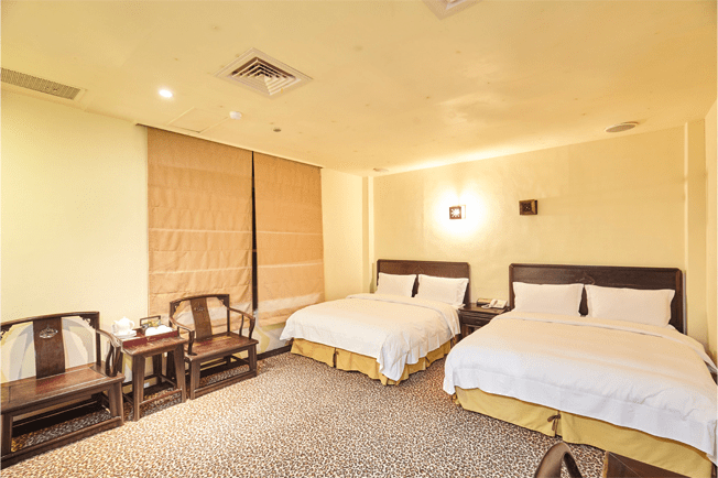 搭上纜車走進烏來山林，在雲仙樂園用步道與湖景慢慢展開一日旅程