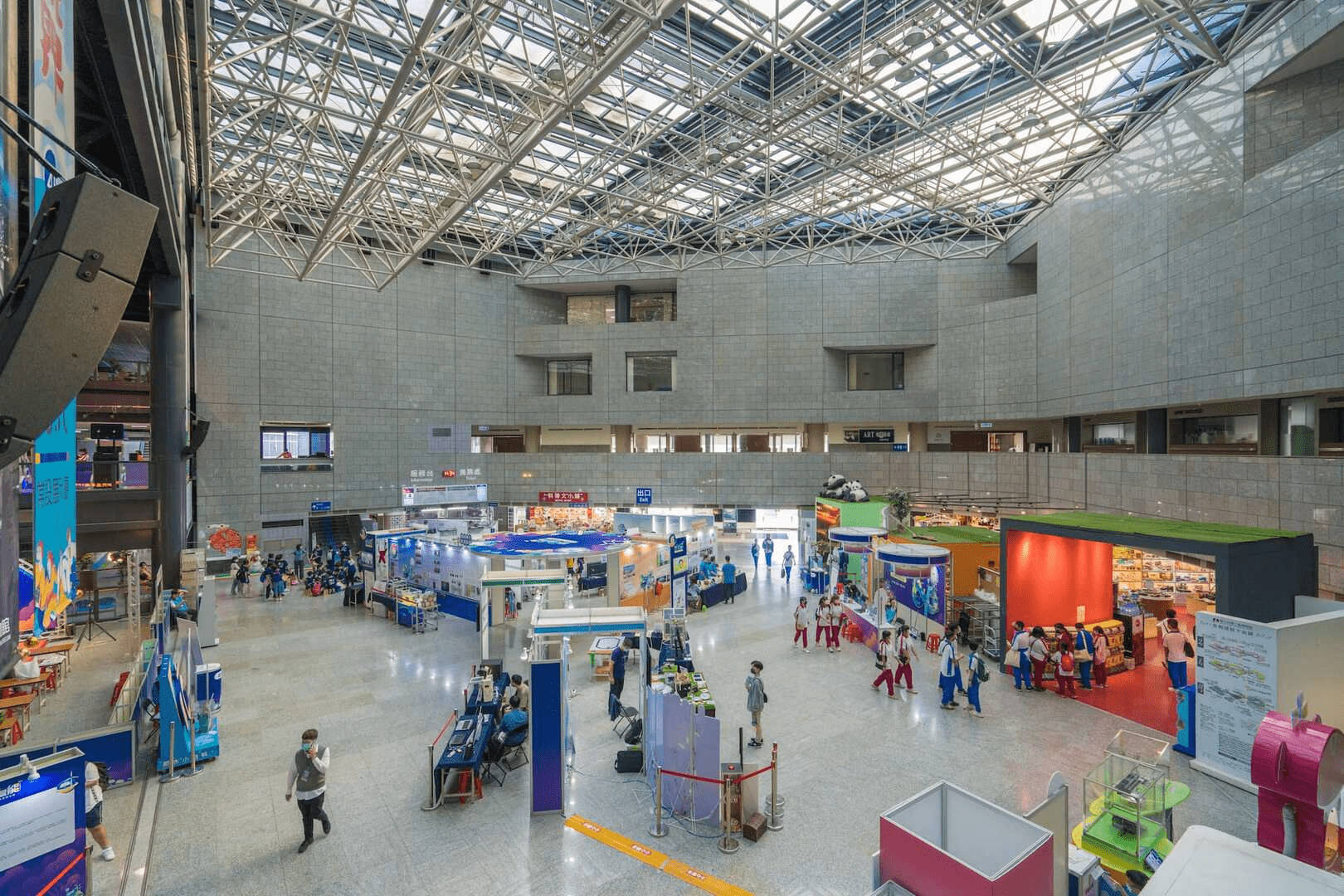 當天氣不想配合行程，就改走高雄室內景點路線，在展館與公共空間裡找回旅行節奏